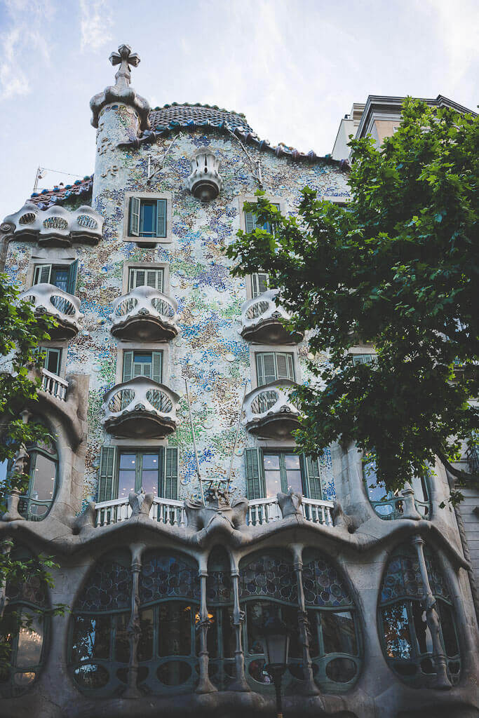 Self guided Barcelona Gaudí tour, Gaudi walking tour, Gaudi's works in Barcelona, Gaudi architecture tour, Antoni Gaudi, Modernism architecture, Barcelona's famous buildings, three days in Barcelona, what to do in Barcelona in three days