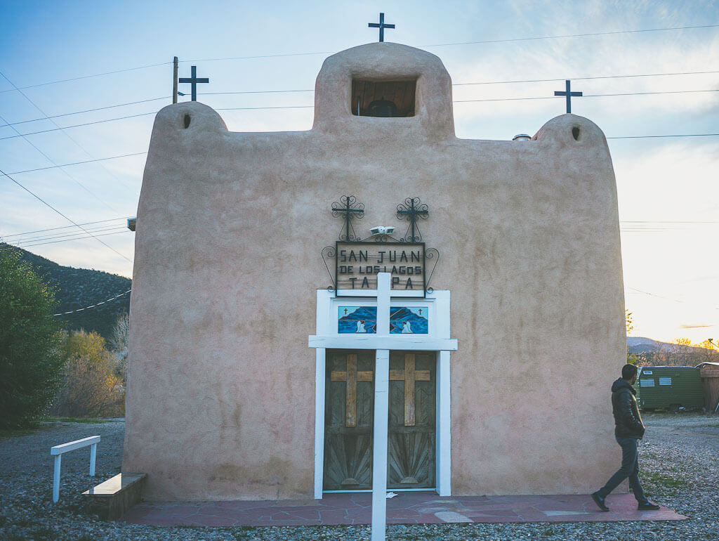 High road from Taos to Santa Fe, Talpa, Adobe church, southwest USA road trip