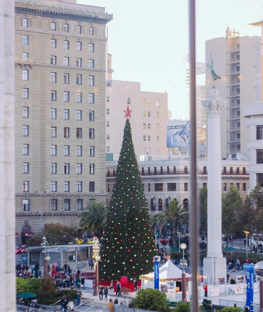 Christmas tree in Union Square San Francisco, Macy's tree lighting ceremony, Christmas events in San Francisco, holiday attractions